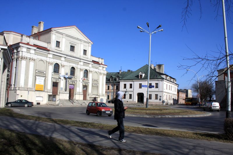 Rondo u zbiegu ulic Łukasińskiego i Partyzantów w Zamościu (Bogdan Nowak)