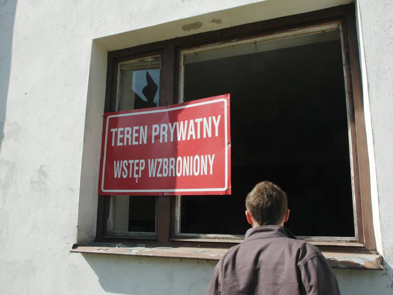 Dom członków "Nieba” w Majdanie Kozłowieckim to dziś rudera. Opuszczony budynek jest zniszczony i s