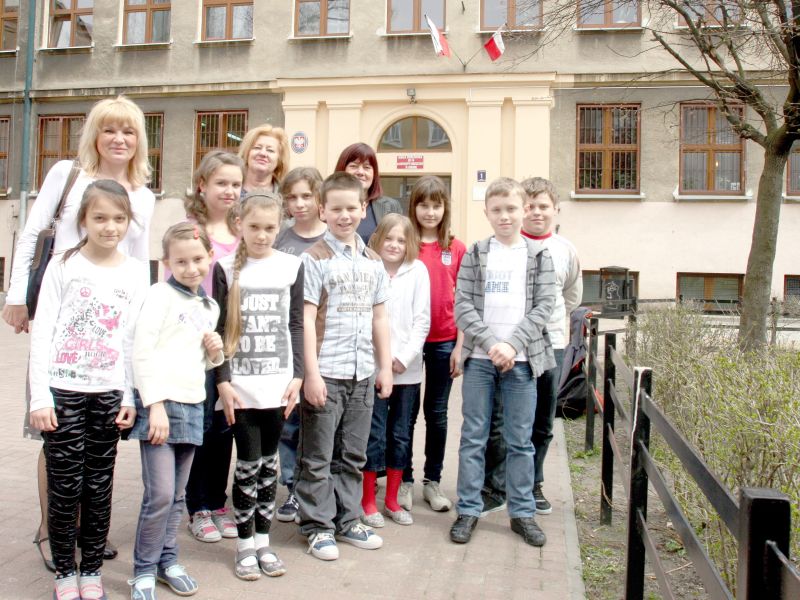 Uczniowie i nauczyciele Szkoły Podstawowej nr 24 przy ul. Niecałej w Lublinie szukają członków rodzi