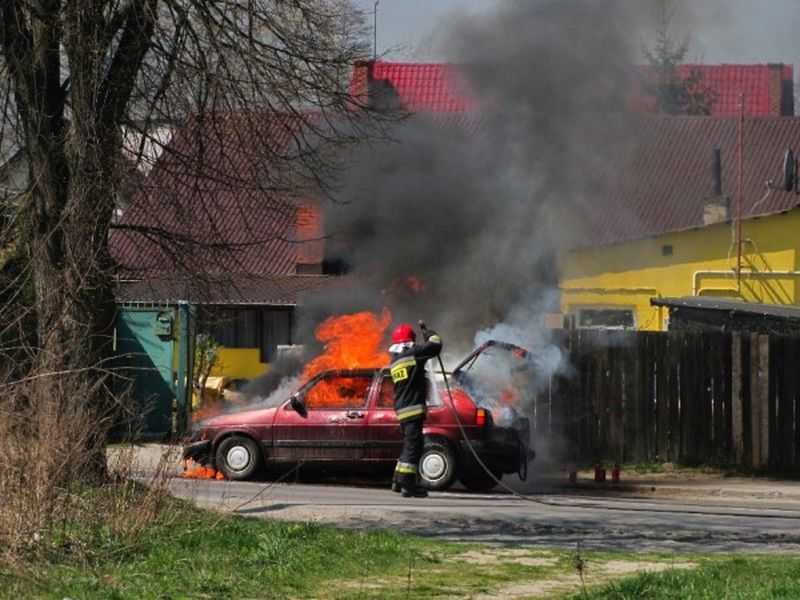 Przy ul. Nałkowskich spłonął samochód osobowy (Fotonews/ Moje Miasto Lublin)