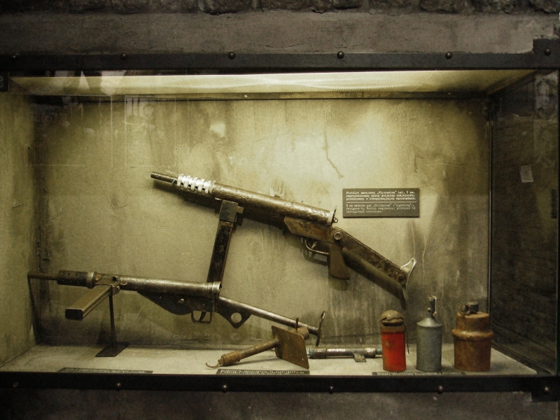 Broń używana podczas Powstania Warszawskiego. Zdjęcie zrobione w Muzeum Powstania Warszawskiego (Asz