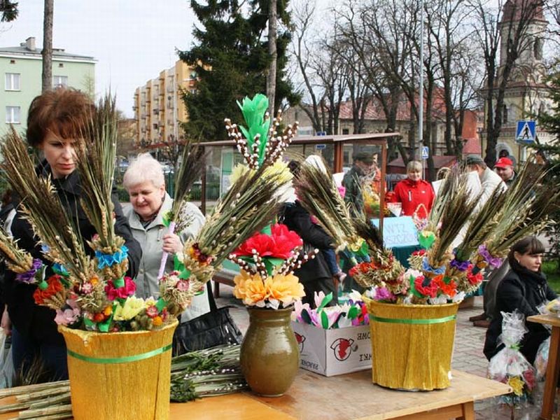 Jarmark na placu Hrubieszowskiego Domu Kultury.<br />
<br />
 (HDK HRUBIESZÓW)