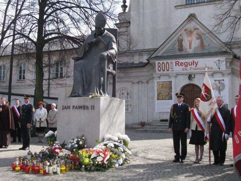 Pomnik Papieża Jana Pawła II w Białej Podlaskiej (Marek Pietrzela (archiwum))