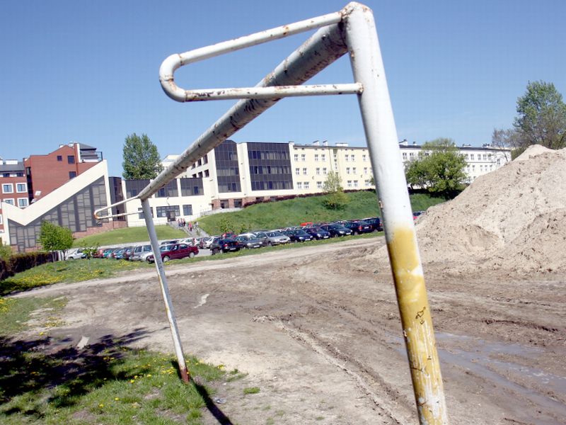 Z pryzmą ziemi z dwóch budów jest problem. Na czas imprez studenckich zostanie zamieniona w amfiteat