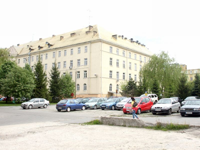 Na tyłach szpitala przy Al. Racławickich, w miejscu dotychczasowego dziedzińca i parkingu, powstanie