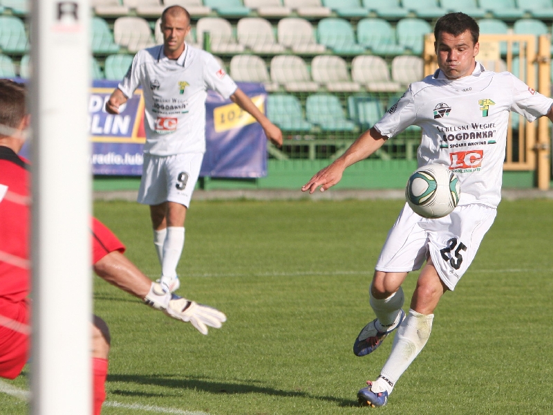 Tomasz Nowak zdobył pierwszą bramkę dla "zielono-czarnych" w meczu z Kolejarzem Stróże (MACIEJ KAC