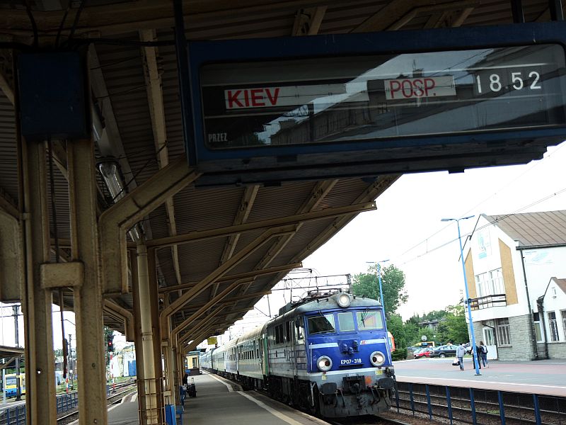 Kiev Express wjeżdża na dworzec w Lublinie. (Jacek Świerczyński)