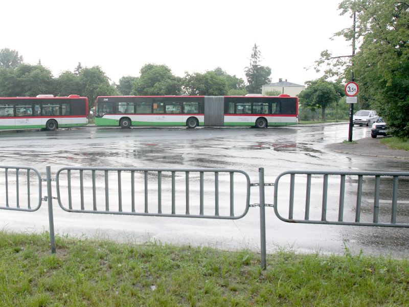 Pętla dla miejskich autobusów zostanie stąd przeniesiona <br />
 (Bartłomiej Żurawski)