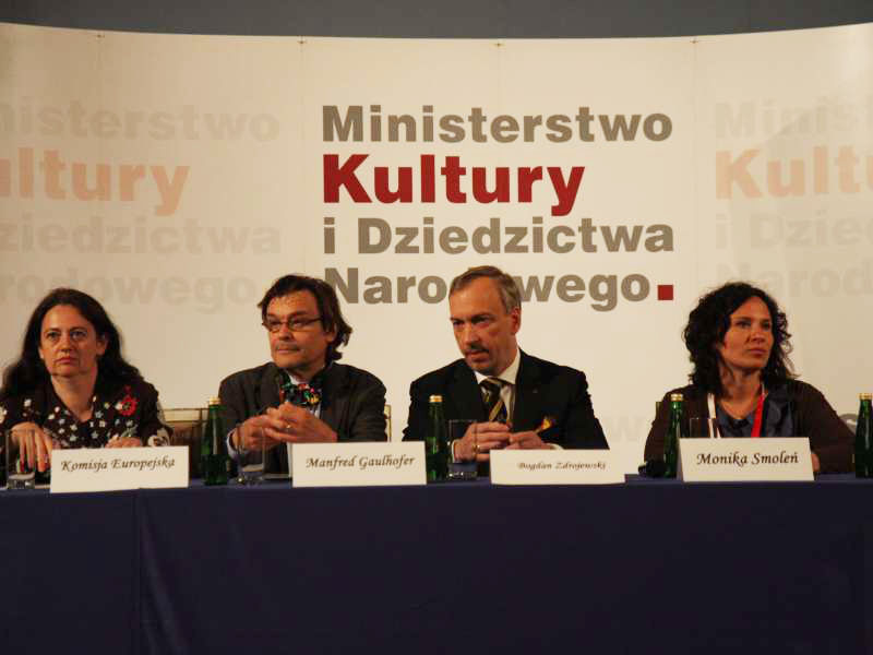 Minister Bogdan Zdrojewski podczas ogłoszenia wyników konkursu w Warszawie (Jacek Świerczyński)