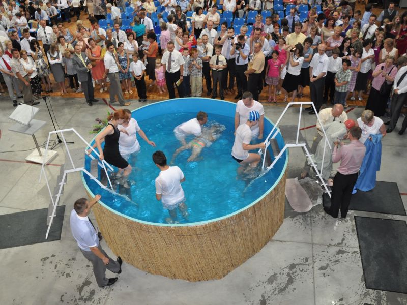 Chrzest przyjęły 32 osoby (Materiały Organizatora)