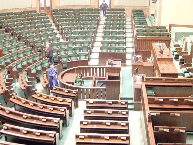 Sejm – dla wielu wymarzone miejsce pracy z dobrą pensją i prestiżem. (Archiwum)