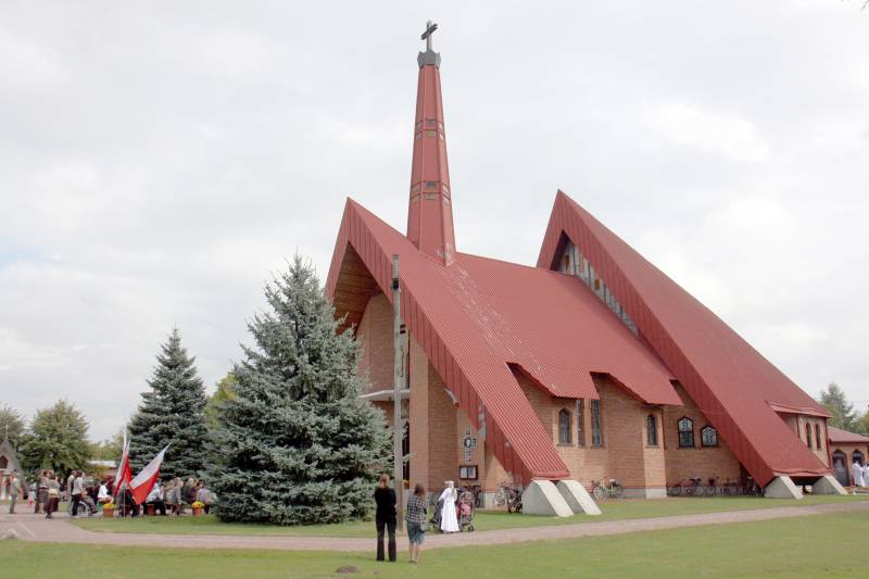 Parafia w Niedrzwicy Dużej liczy 4900 wiernych. Na zdjęciu – wczorajsza msza (Jacek Świerczyński)