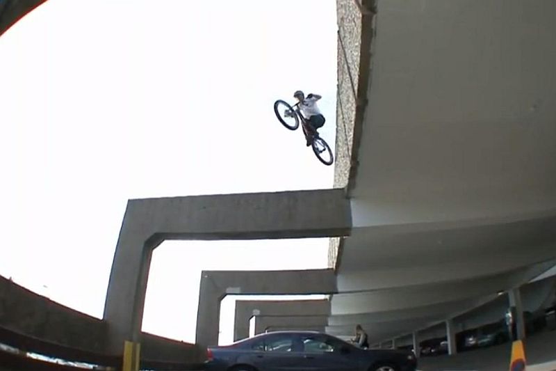 Danny MacAskill (Kadr z youtube)