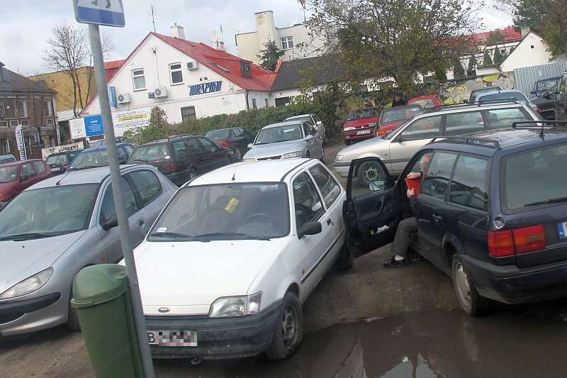 Parking przy ul. Narutowicza w Białej Podlaskiej (Marek Pietrzela)