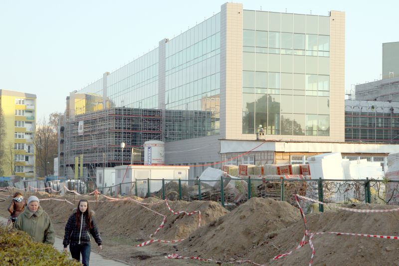 Przy ul. Głębokiej już rosną nowe budynki uczelni (Maciej Kaczanowski)