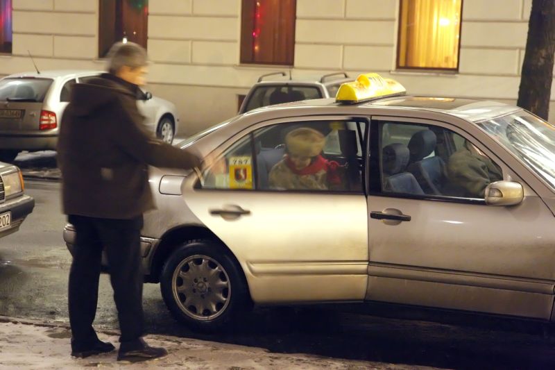 W tej chwili taksówki zatrzymują się na obrzeżach Starego Miasta (Maciej Kaczanowski)