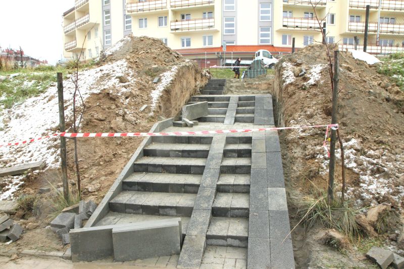 Budowa schodków rozpoczęła się w ubiegły czwartek (Maciej Kaczanowski)