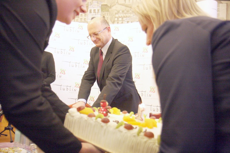 Tort dla prezydenta był niespodzianką od pracowników Ratusza<br />
 (Jacek Świerczyński)