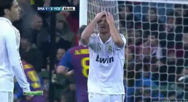 Real Madryt - Barcelona. Reakcja Xabiego Alonso po bramce Cesca Fabregasa (YouTube)