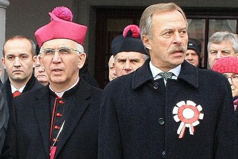 Biskup Wacław Depo i prezydent Zamościa Marcin Zamoyski<br />
<br />
 (ARCHIWUM DW)