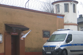 Dramat strażniczki rozegrał się za tymi murami. (Jacek Barczyński)