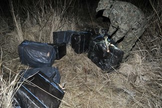 Przemytnicy nie zdążyli nawet przenieść kontrabandy do swojego samochodu (Nadbużański Oddział Straży