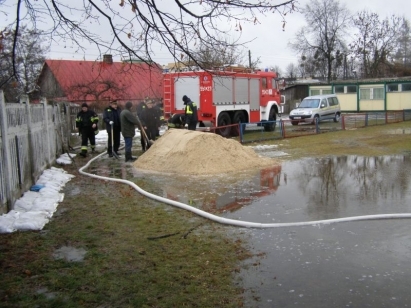 W akcji ratowniczej brało udział kilkanaście osób (SM Włodawa)
