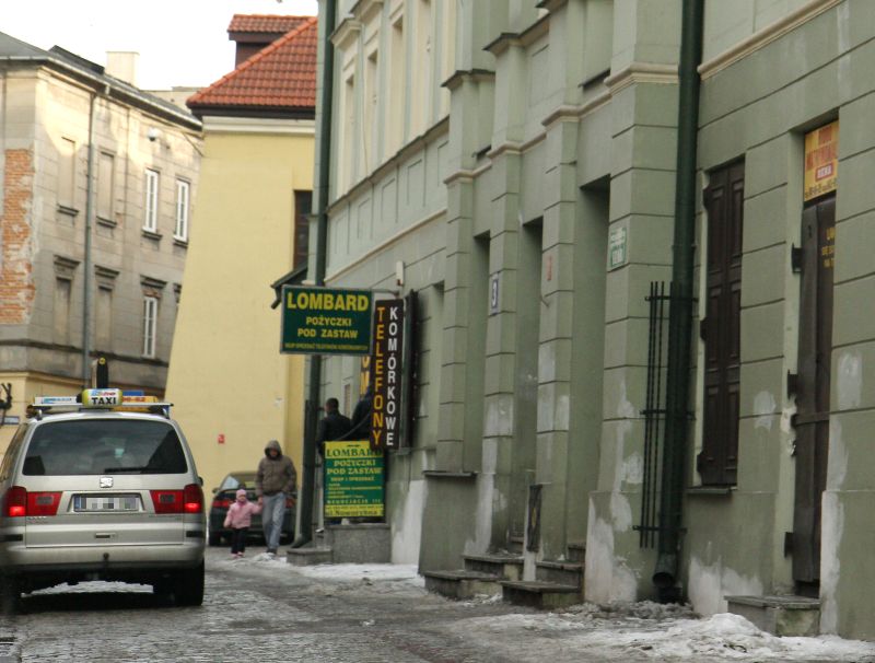 Zakaz zakazem a wczoraj spotkaliśmy jednak taksówkę jadąca ulicą Noworybną. Te ograniczenia mają się