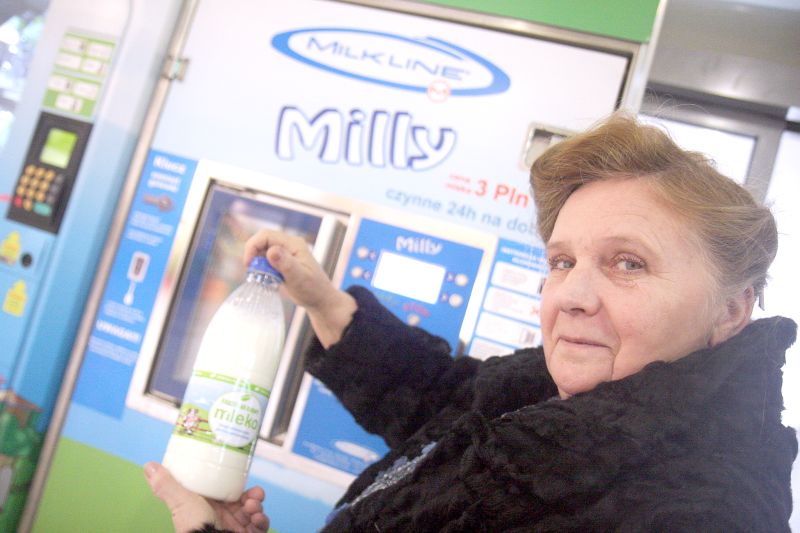 Wczoraj Maria Mitrut kupiła butelkę mleka z urządzenia w Careffourze przy ul. Witosa.  (Jacek Świerc