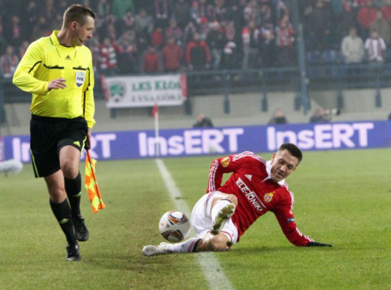 Piłkarze Wisły Kraków w ostatniej chwili uratowali remis ze Standardem Liege (Łukasz Żołądź/MMKraków