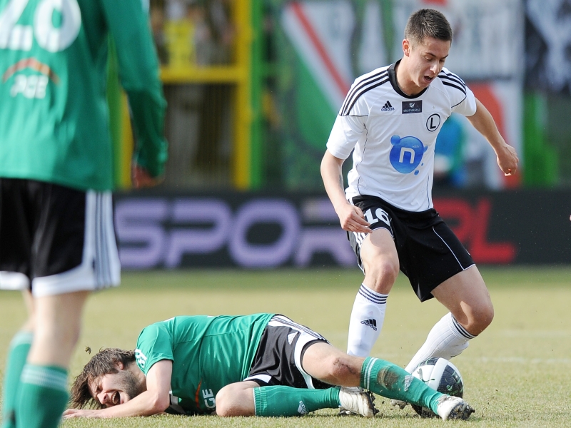 Ariel Borysiuk często gra ostro. Tutaj w barwach Legii Warszawa (Mateusz Kostrzewa/legia.com)