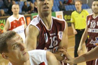 Rafał Król (na pierwszym planie) i jego koledzy wygrali ostatnio ze Spójnią Stargard Szczeciński, al