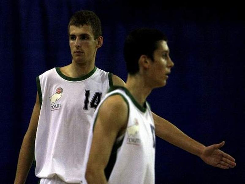Jakub Karolak (z lewej) i Michael Gospodarek byli najskuteczniejszymi zawodnikami Novum w środowym m