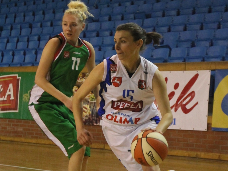 Daria Cybulak (w białym stroju) była najlepszą zawodniczką AZS UMCS w meczu z AZS UG Gdańsk (Wojciec