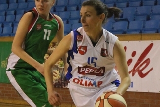 Daria Cybulak (w białym stroju) była najlepszą zawodniczką AZS UMCS w meczu z AZS UG Gdańsk (Wojciec