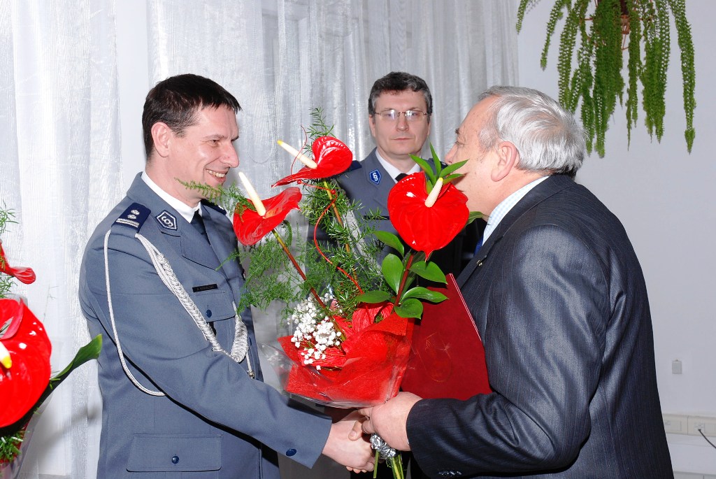 Nowego komendanta między innymi przywitał janusz Szpak, starosta krasnostawski (Fot. KPP Krasnystaw)
