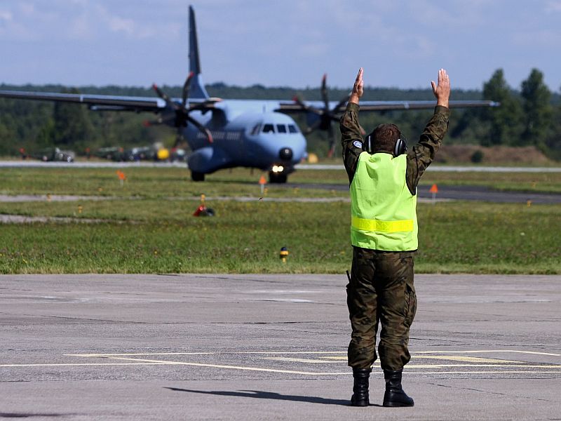 Najwięcej wojskowych samolotów korzysta z lotniska w Dęblinie od marca do października  (Jacek Świer