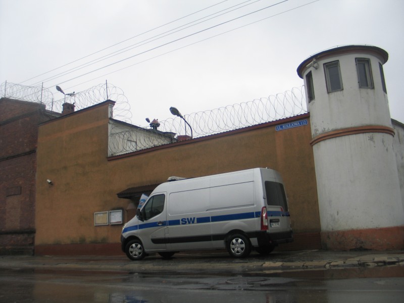 Prokuratura wypuściła na wolność trzech funkcjonariuszy Zakładu Karnego w Chełmie