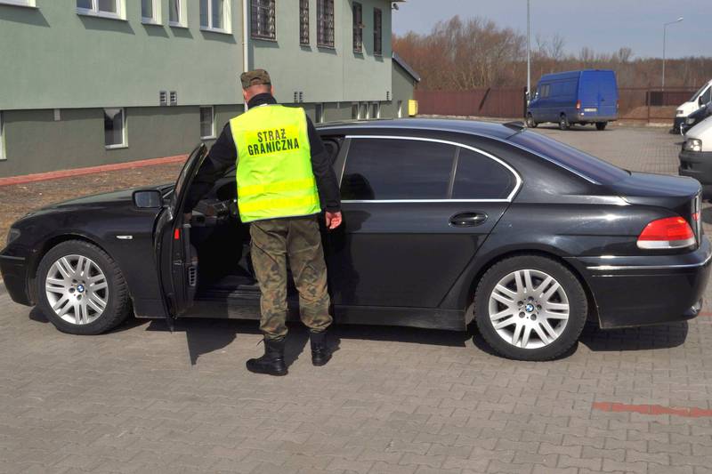 Wartość przejętego BMW strażnicy wycenili na 50 tys. zł (Fot. Nadbużański Oddział Straży Granicznej)