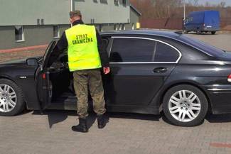 Wartość przejętego BMW strażnicy wycenili na 50 tys. zł (Fot. Nadbużański Oddział Straży Granicznej)
