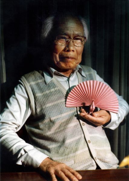 Akira Yoshizawa. Zdjęcie z 1980 roku  (Peter Engel / CCBY)