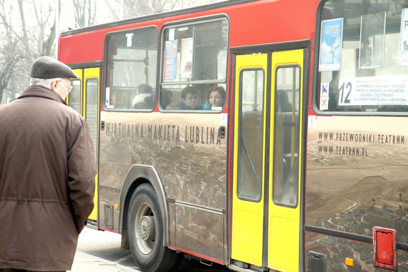 Na zdjęciu: po ulicach już jeździ teatralny autobus promujący wirtualną makietę Lublina.<br />
 (Maciej K