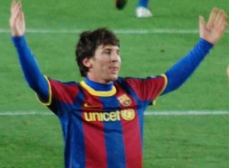 Leo Messi jako pierwszy piłkarz w historii Ligi Mistrzów zdobył w jednym meczu pięć goli (m.caimary/