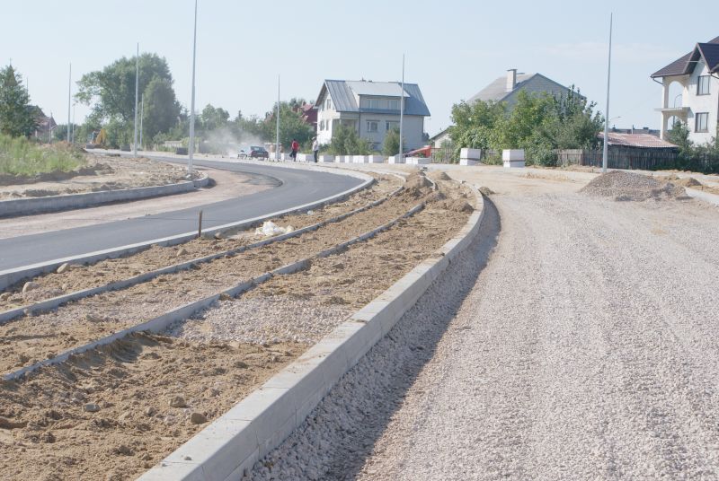 Tak w sierpniu wyglądała mała obwodnica Łukowa. Drogowcy kończyli swoją pracę. (Zarząd dróg powioato