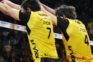 Bartosz Kurek (z lewej) i jego koledzy przegrali z Zenitem 2:3 (MMŁÓDŹ)