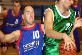 Paweł Zdeb (z lewej) i jego koledzy przegrali z Matematyką (Archiwum)