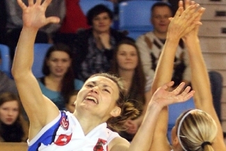 Daria Cybulak (z lewej) była najskuteczniejszą zawodniczką AZS UMCS Lublin w niedzielnym meczu (Jace