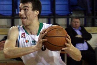 Koszykarze Novum przegrali w piątek z Zastalem Zielona Góra 88:99 (JACEK ŚWIERCZYŃSKI)