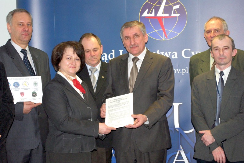 Oficjalne wręczenie certyfikatu organizacji szkolącej Part-147 odbyło się w miniony piątek w Warszaw