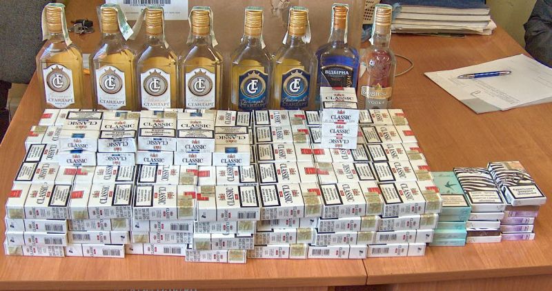 Policja zarekwirowała nielegalne papierosy i alkohol (KPP Hrubieszów)
